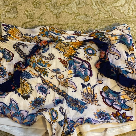 Shorts - Picture 1 of 3